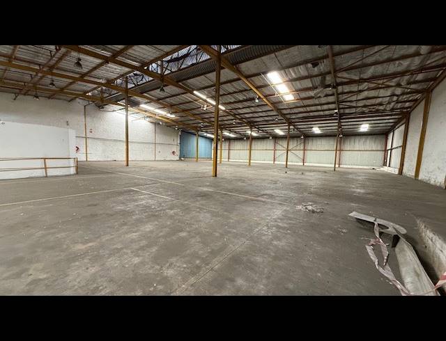 1,943M² WAREHOUSE TO LET IN SPRINGFIELD PARK